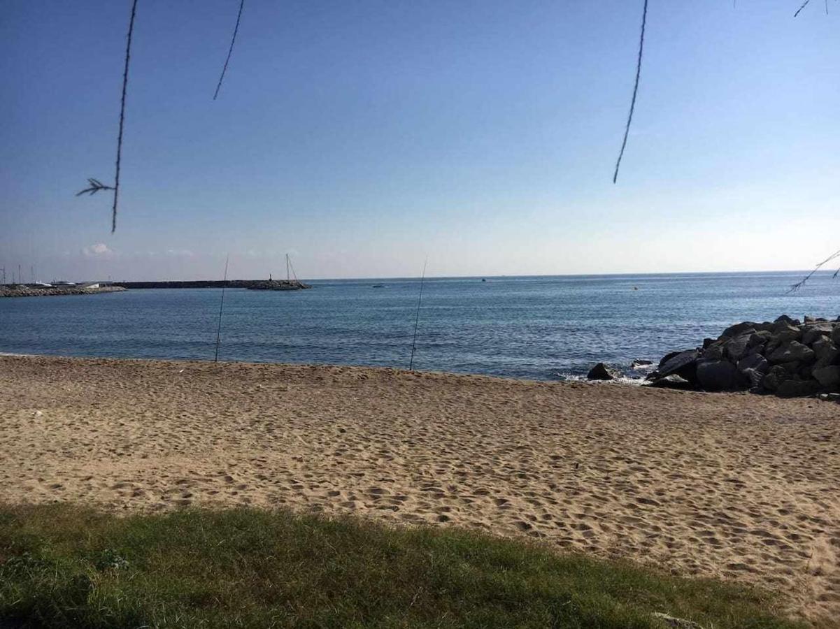 Nice And Quiet Flat In Premia De Mar Hutb Bagian luar foto